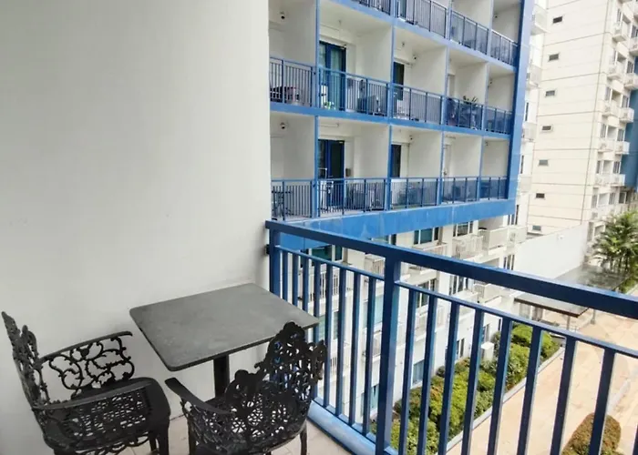 Sea Residences Moa By Alarcon 3* Manila